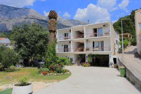 Apartments with a parking space Tucepi, Makarska - 2676